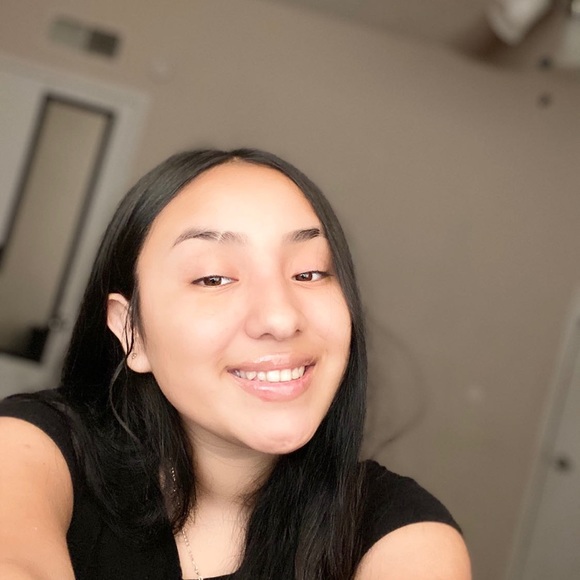 Meet your Posher, Rebeca - Picture 1 of 1